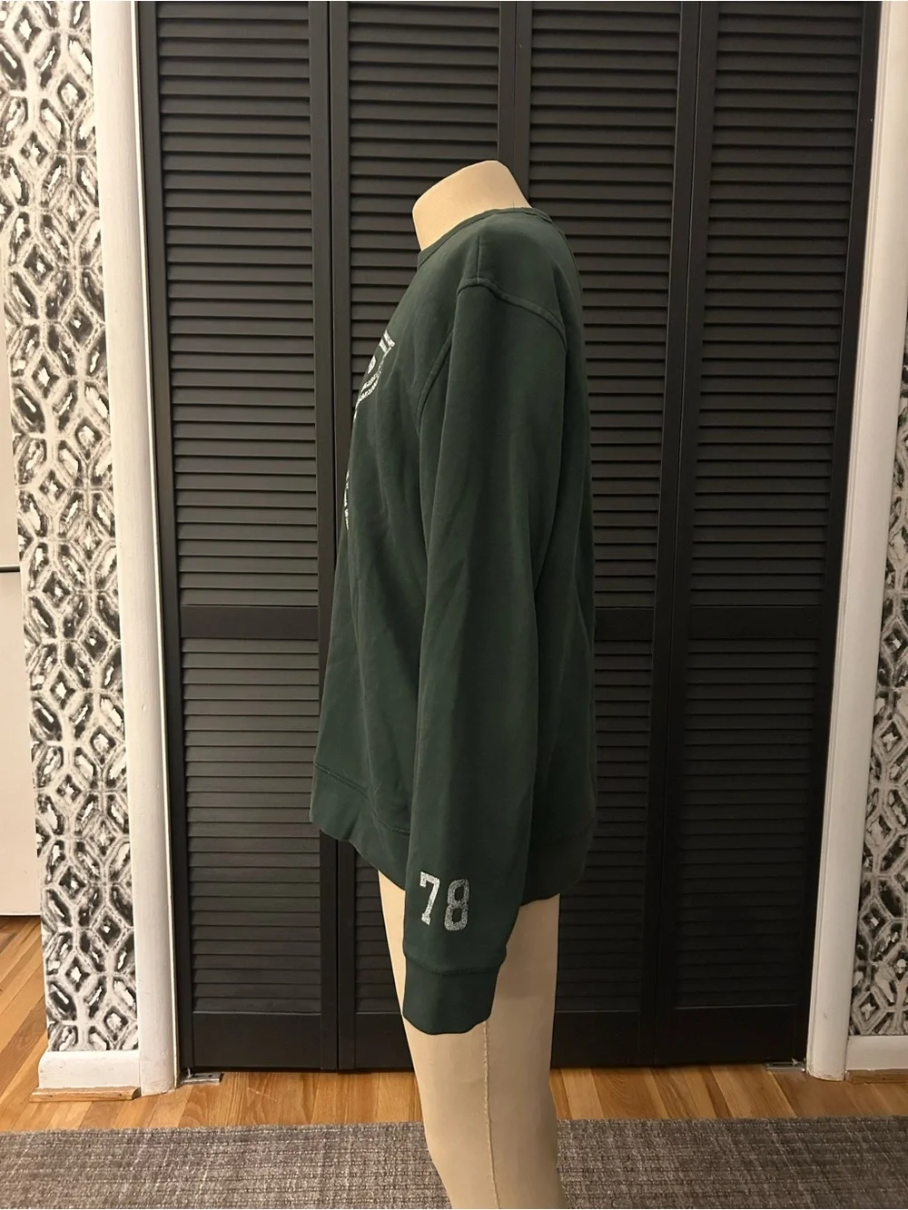 Banana Republic Dark Green Crewneck Sweatshirt with White Crest BR 78